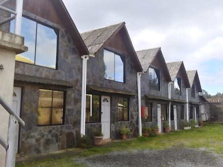Exterior. Altamira Cabins. Cobquecura, Chile.