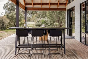 Outdoor dining - Bluegum Hideaway - luxury accom, air-con throughout, 2 kitchen/living areas (Yallingup)