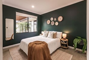 5 bedrooms, iron/ironing board, WiFi