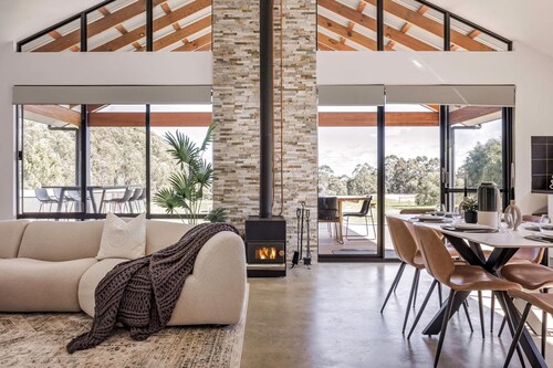 Bluegum Hideaway - luxury accom, aircon throughout, 2 kitchen/living