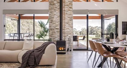 Bluegum Hideaway - luxury accom, aircon throughout, 2 kitchen/living