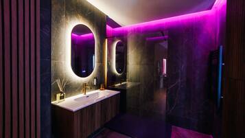 SĂšche-cheveux, serviettes fournies