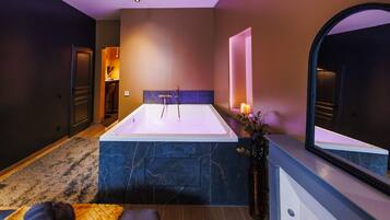 SĂšche-cheveux, serviettes fournies