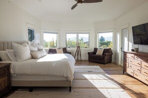 7 bedrooms, iron/ironing board, WiFi, bed sheets