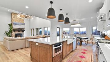 Micro-ondas, fogão, cooktop, lava-louças