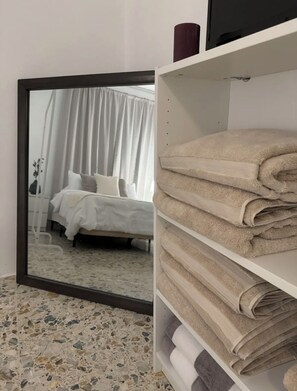 2 bedrooms, iron/ironing board, WiFi, bed sheets - Cozy 2-bedroom beach apartment in wonderful Cerro Gordo with AC, WiFi (Vega Alta)