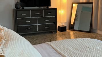 2 bedrooms, iron/ironing board, WiFi, bed sheets