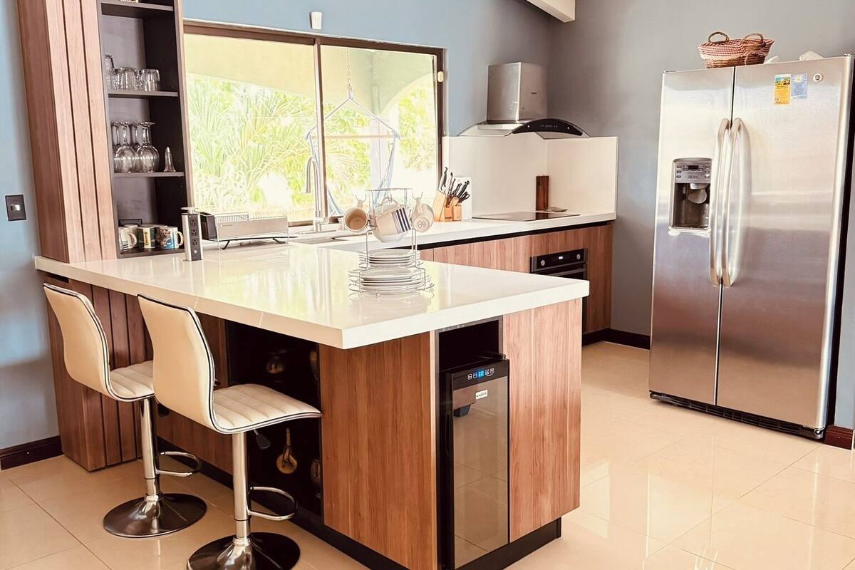 Deluxe Duplex, Multiple Beds, Private Bathroom, Garden View | Private kitchen | Full-size fridge, microwave, oven, stovetop