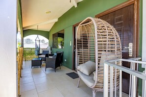 Nhà Duplex Deluxe, nhiều giường, phòng tắm riêng, quang cảnh vườn | Hiên