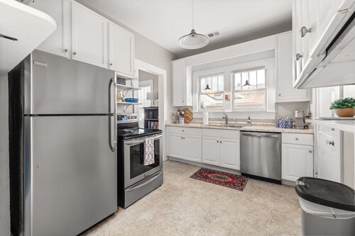 Gainesville Square Stroll • Fall + Near NGHS