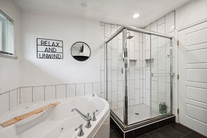 Bruser, boblebadekar, hårtørrer, håndklæder