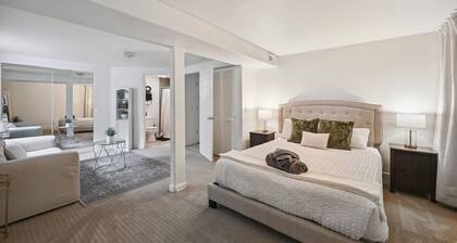 Spacious Cozy Family Home w/ Hot Tub, Private Yard, Fire Pit