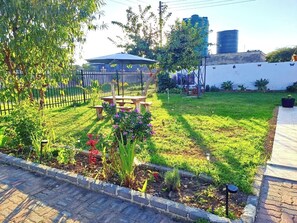 Outdoor dining - 2Bed-4Guests-Garden-NearCentre&Attractions (Harare)