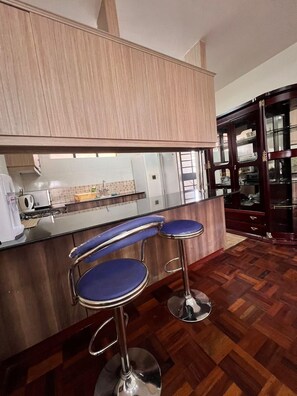 Fridge, microwave, oven, stovetop - Cosy Nairobi 1bdr Apartment for Two in Westlands (Nairobi)