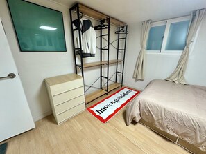 1 camera, Wi-Fi, lenzuola
