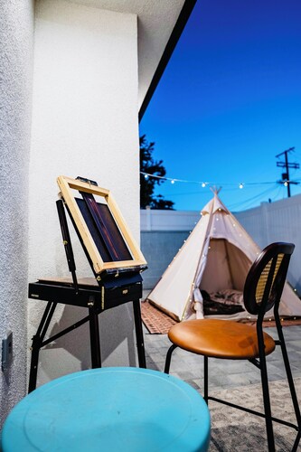 Bienvenue dans Votre Refuge Luxueux et Technologique de 2 Chambres !