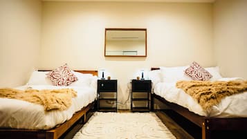 2 間睡房、書桌、熨斗/熨衫板、可攜式嬰兒床