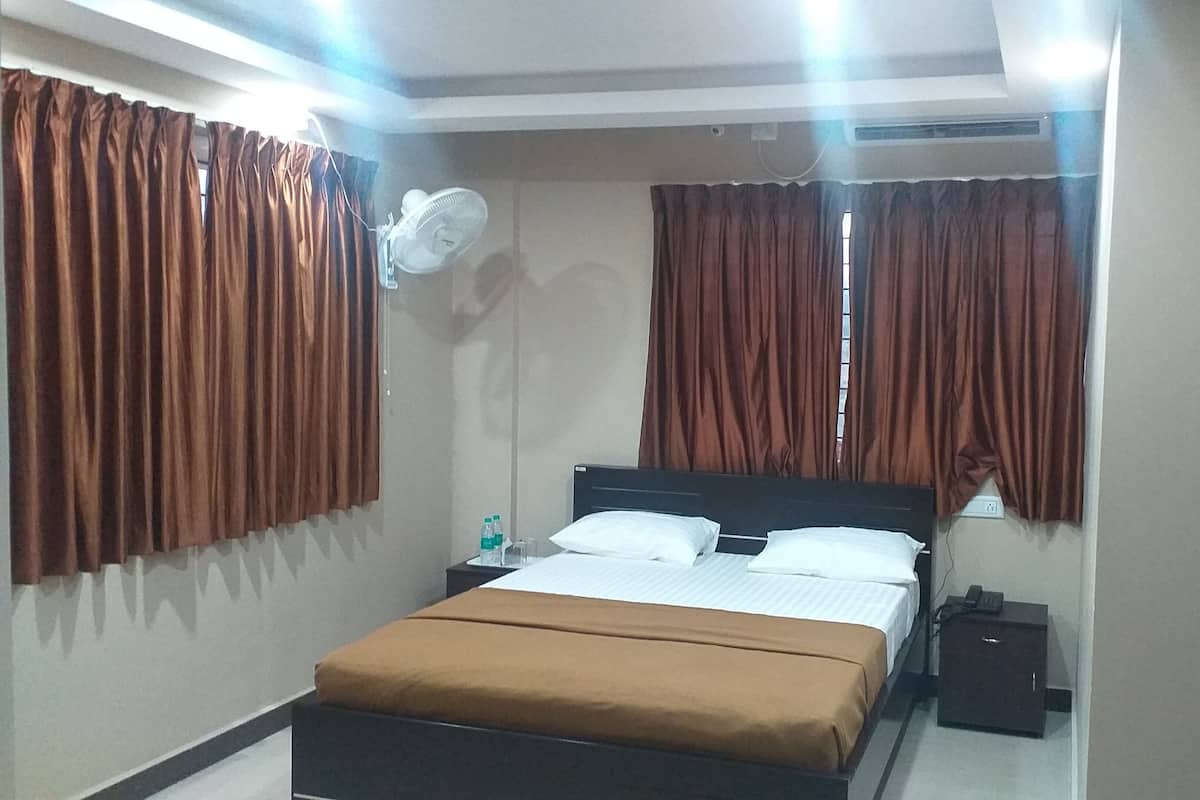 Standard Double Room | Iron/ironing board, free WiFi