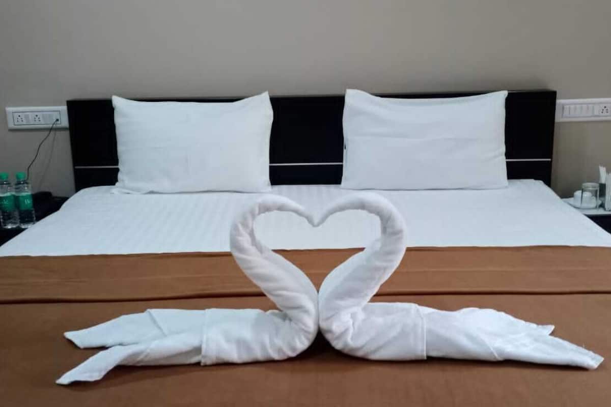 Economy Double Room, 1 King Bed | Iron/ironing board, free WiFi