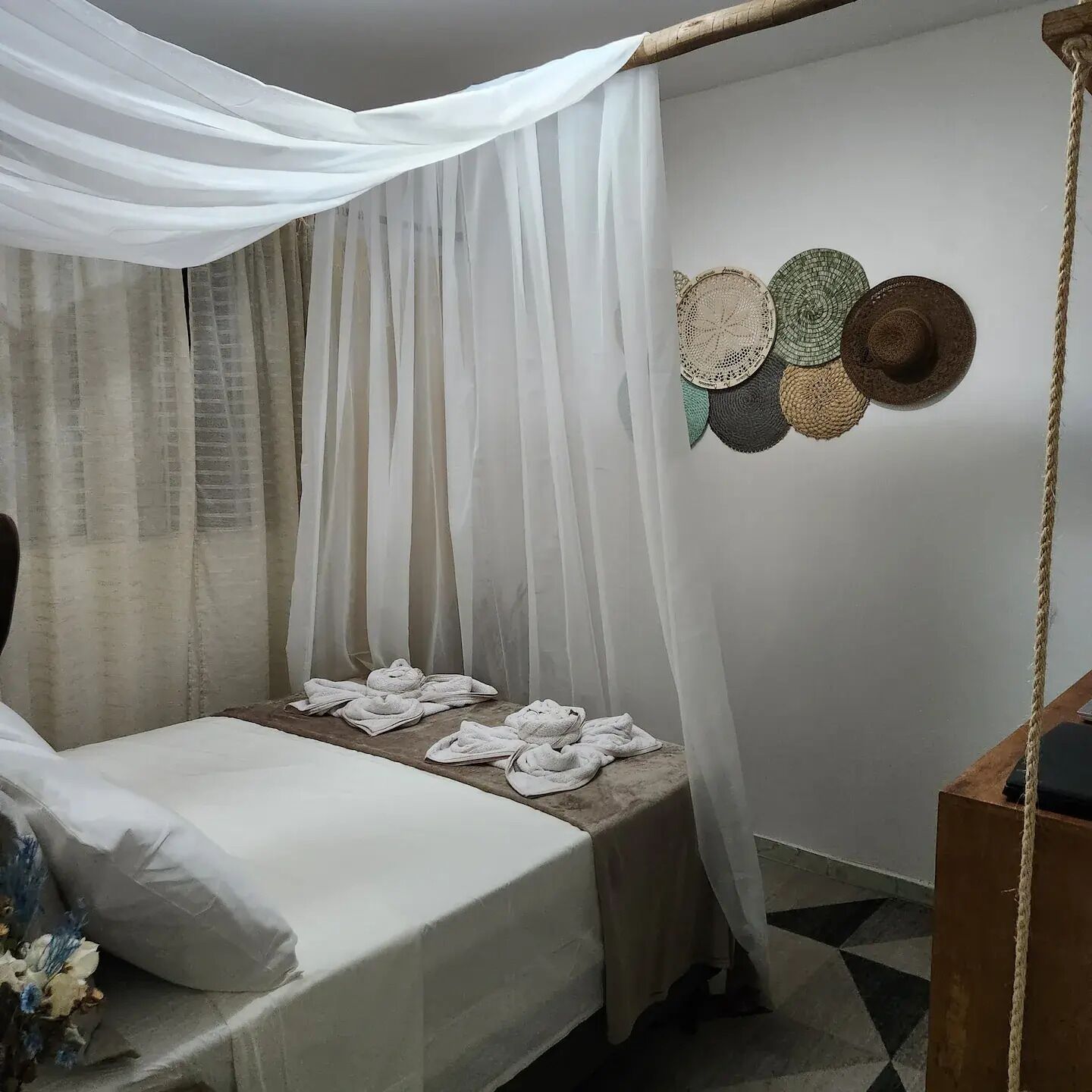 3 chambres, fer et planche à repasser, Wi-Fi, draps fournis