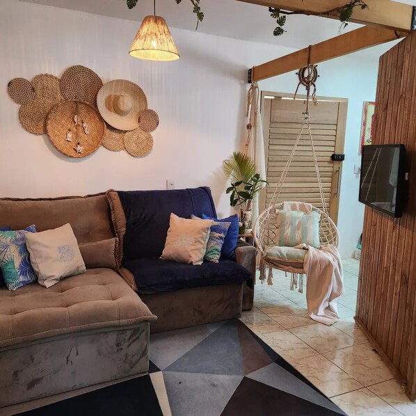 Living area - Summer House, Fishing Village with Swimming Pool (Cananéia)