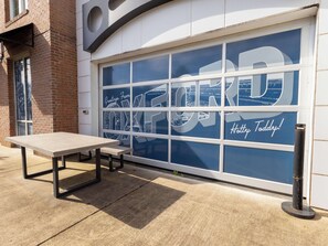 Outdoor dining - Golding Era at 514 Jackson (Oxford)