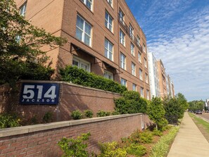 Exterior - Golding Era at 514 Jackson (Oxford)
