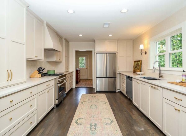 Cookware/dishes/utensils