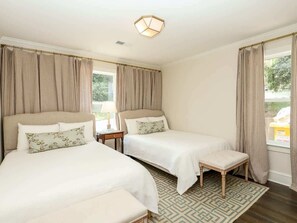 3 slaapkamers, een strijkplank/strijkijzer, wifi, beddengoed