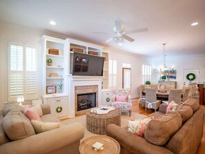 TV, fireplace, offices - The Charleston | Best Playoff Weekend Rate (Oxford)