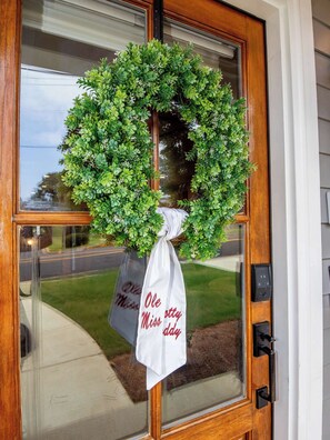 Exterior detail - Sip Sanctuary | Best Playoff Weekend Rate (Oxford)