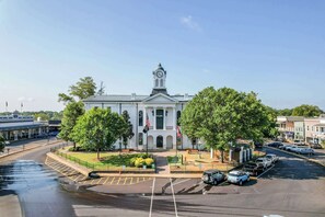 Exterior - Sip Sanctuary | Best Playoff Weekend Rate (Oxford)