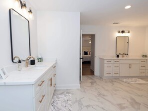 Shower, hair dryer - Sip Sanctuary | Best Playoff Weekend Rate (Oxford)