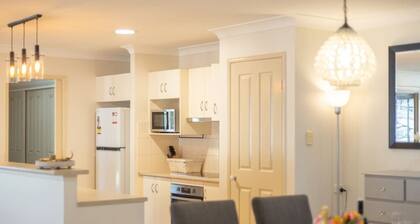 Peaceful 4B2B Sweet Home w/Backyard @ Springfield