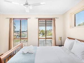 4 chambres, fer et planche à repasser, Wi-Fi, draps fournis