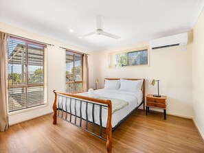 4 chambres, fer et planche à repasser, Wi-Fi, draps fournis