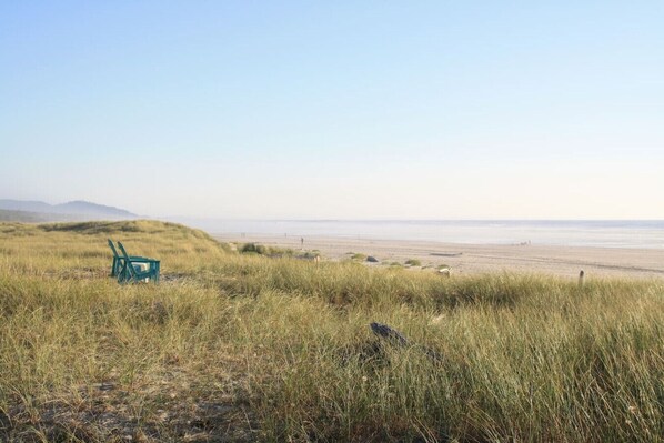 Beach - Cozy Dog-Friendly Cabin near Twin Rocks (Rockaway Beach)