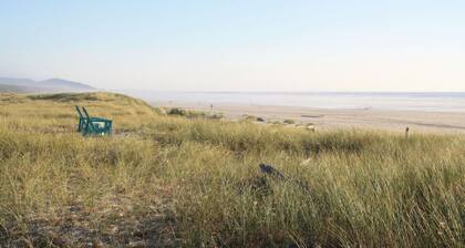 Cozy Dog-Friendly Cabin near Twin Rocks