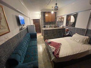 2 bedrooms, iron/ironing board, WiFi, bed sheets - Chic studio with AC and WiFi in enchanting Cairo Governorate (Cairo Governorate)