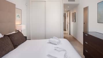 2 bedrooms, in-room safe, iron/ironing board, WiFi (free)