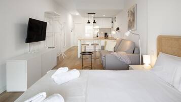 Tallelokero huoneessa, silitysrauta/-lauta, ilmainen Wi-Fi