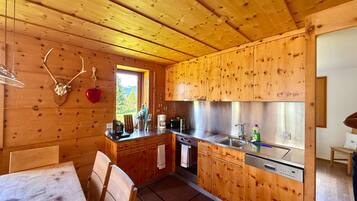 Fridge, oven, dishwasher, coffee/tea maker