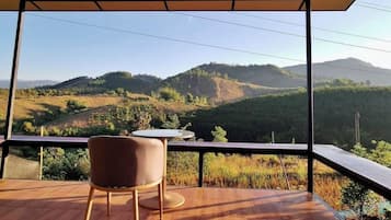 House, Hill View | Living area