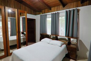 3 bedrooms, WiFi, bed sheets - Charming 3-bedroom house in fabulous Monte Verde with WiFi (Monte Verde)