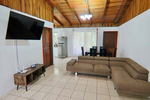Smart TV - Charming 3-bedroom house in fabulous Monte Verde with WiFi (Monte Verde)