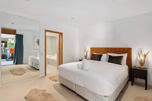 2 chambres, fer et planche à repasser, Wi-Fi, draps fournis