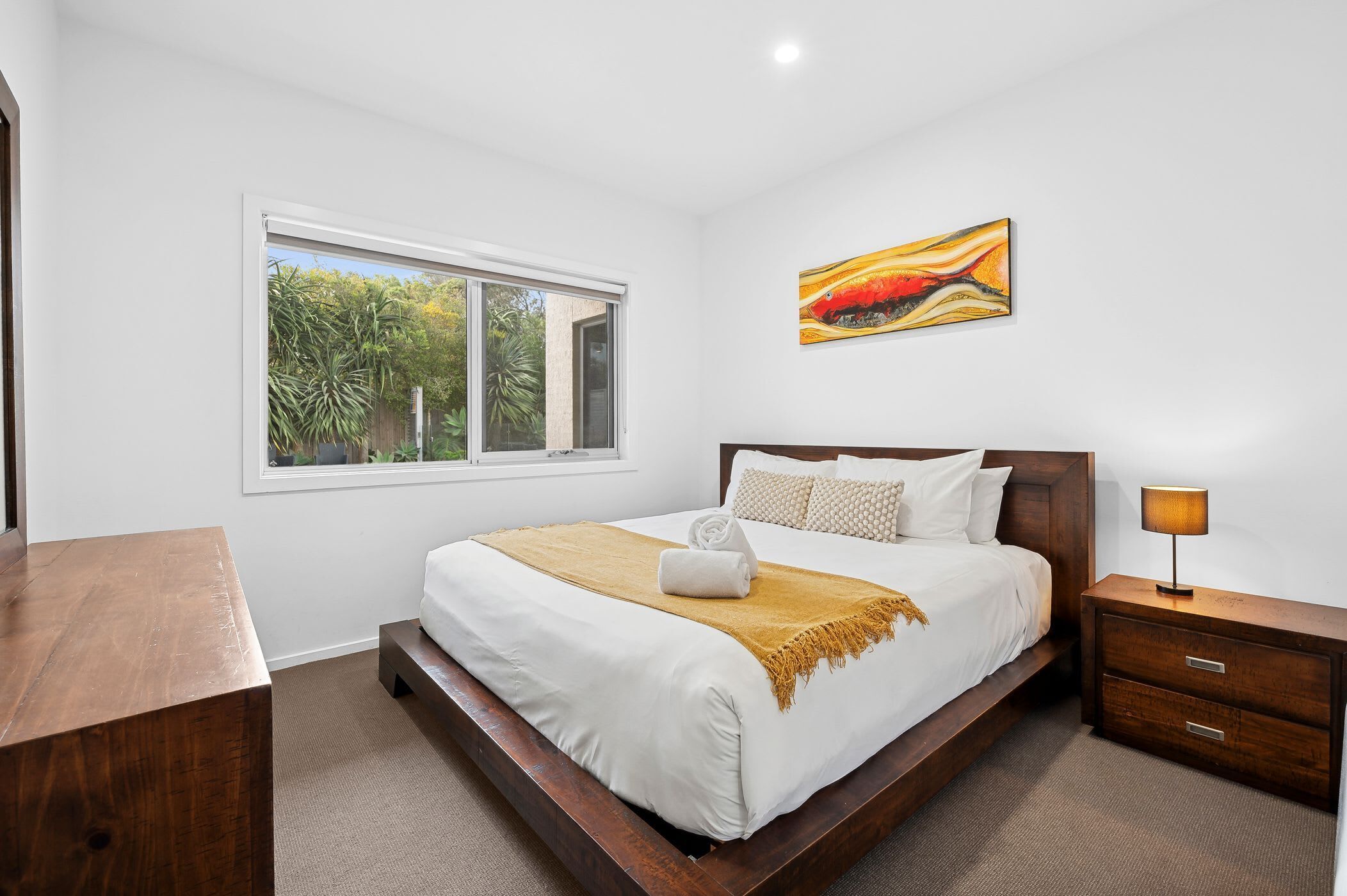 5 bedrooms, iron/ironing board, WiFi, bed sheets