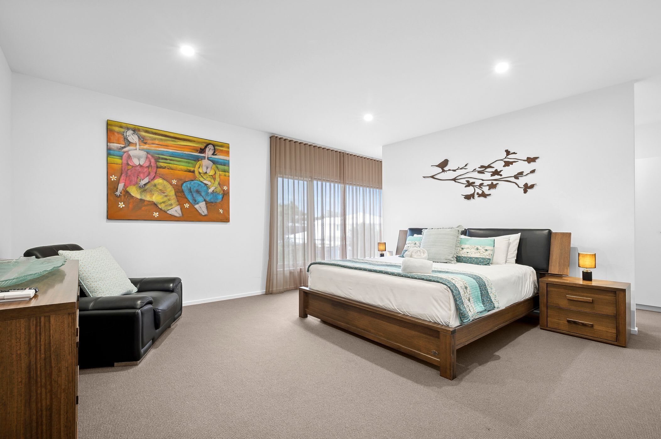 5 bedrooms, iron/ironing board, WiFi, bed sheets