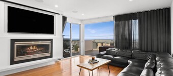 Sea Panorama on The Parade with pool