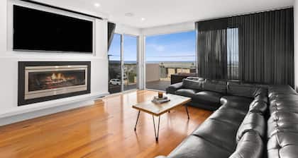 Sea Panorama on The Parade with pool